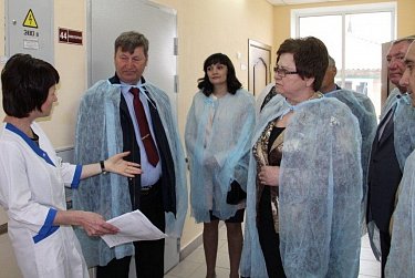 Депутаты посетили социальные учреждения 