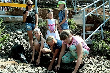 Подарки к 120-летию села – детская площадка и родник