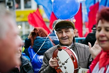 Праздник Весны и Труда Оренбург встретил шествием