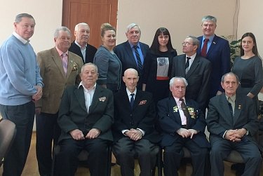 Депутаты поздравляют защитников Отечества