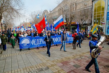 Праздник Весны и Труда Оренбург встретил шествием
