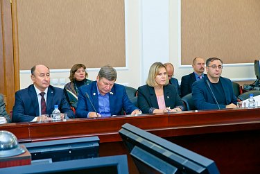 Утверждена повестка предстоящей парламентской сессии