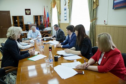 На заседание ЗС вынесут законопроекты о госслужбе и наградах