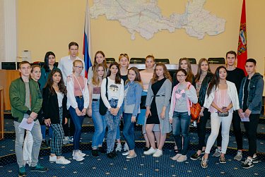 Школьники – на экскурсии в парламенте региона