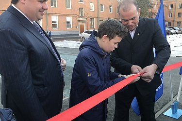 В территориях Оренбуржья торжественно открыты благоустроенные дворы