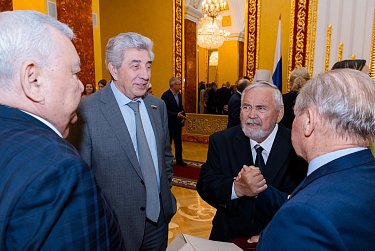 Губернатор вручил госнаграды