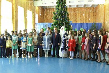 К детворе с подарками