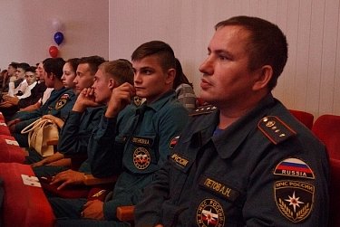 Иван Дикман поздравил сотрудников пожарно-спасательной части