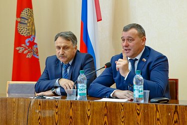 Парламентарии провели День информации в Акбулакском районе