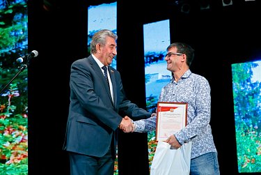 Депутаты поздравили с 50-летием ДК «Россия» 