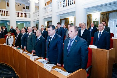 На заседании Законодательного Собрания области