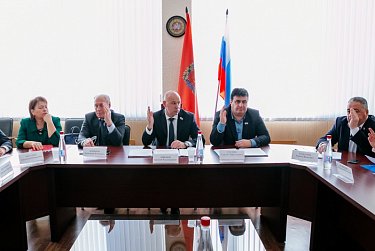 Совершенствуя областное законодательство