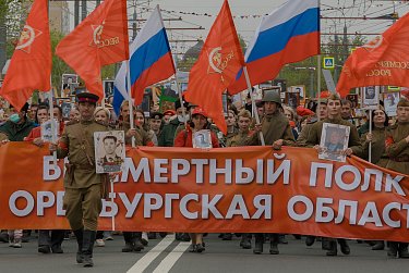В «Бессмертном полку» прошли десятки тысяч оренбуржцев
