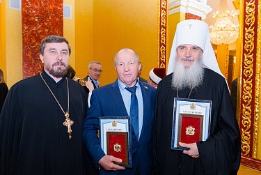 Губернатор вручил госнаграды