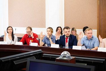 Олег Димов: «Необходимо не только показать школьникам спектр профессий, но и дать понимание их перспектив»