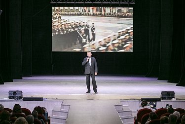 Жителям 14-го округа подарили праздничный концерт