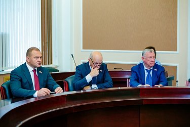 В центре внимания – подготовка к заседанию Законодательного Собрания 