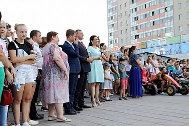 Олег Димов: «Флаг Российского государства – символ доблести и мужества, объединяющий многонациональную страну»