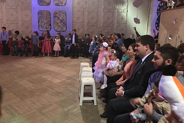 Новый год стучится в двери