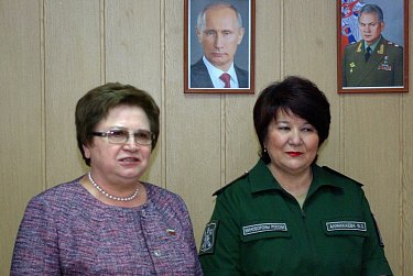 Многодетным семьям военнослужащих вручены жилищные сертификаты