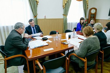 Депутаты обсудили проекты областных законов