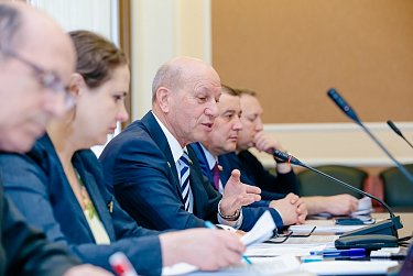 В законы об обеспечении жильем детей-сирот и об объектах культурного наследия будут внесены изменения