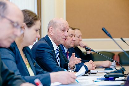 В законы об обеспечении жильем детей-сирот и об объектах культурного наследия будут внесены изменения