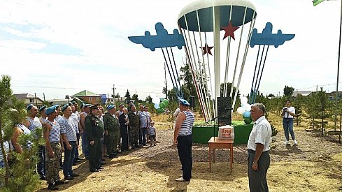 Памятный знак воинам-десантникам 