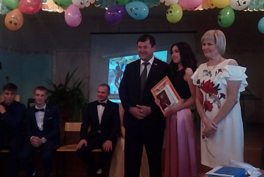 В Орске прошел бал золотых медалистов