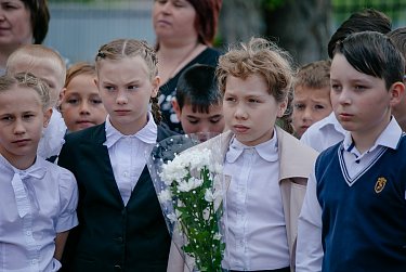 Прозвенел последний школьный звонок