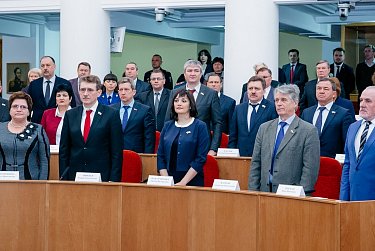 На заседании Законодательного Собрания области