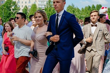 Депутаты поздравили «золотую» молодежь Оренбуржья