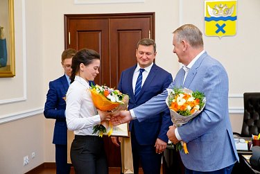 Александр Куниловский поздравил оренбургских чемпионок 