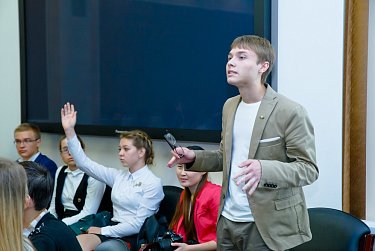 В центре внимания – развитие парламентского движения в России