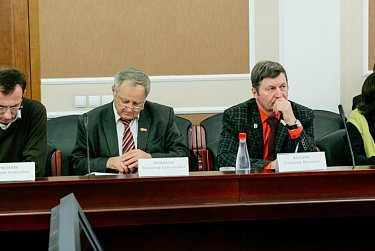 Активисты ЛДПР в составе Молодежного парламента