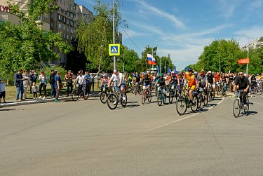 Депутаты пересели на велосипеды