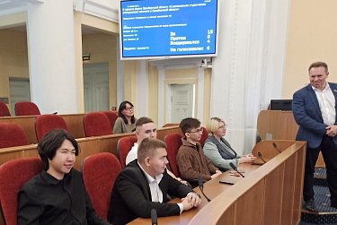 Студенты ОГУ – на экскурсии в областном парламенте