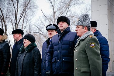 Помним героев