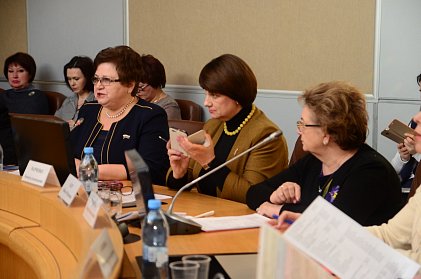 Тема дня: взаимодействие советов женщин и органов власти в решении проблем семей с детьми 