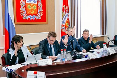 Комитет готовится к парламентской сессии