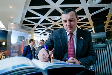 Олег Димов поздравил энергетиков