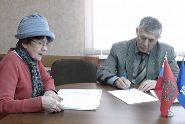 К депутату за помощью