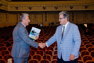 Сергей Грачев поздравил с юбилеем руководителя Оренбургского русского народного хора