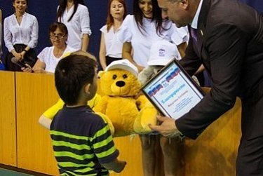 Олег Димов наградил победителей первенства и чемпионата области по спортивной акробатике