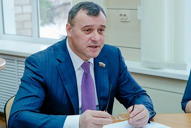 Депутаты провели День информации в Грачевском районе