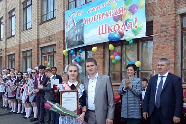 Выпускники прощаются со школой