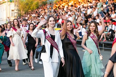 «Золотой бал» собрал выпускников-2023