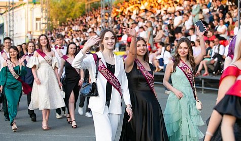 «Золотой бал» собрал выпускников-2023