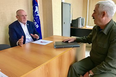 Депутаты проводят приемы граждан