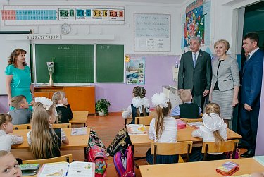 Прозвенел последний школьный звонок